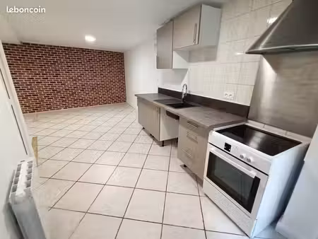 studio spacieux et frais  32 m2 aubière centre