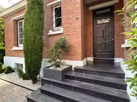 très belle maison de caractère semi-individuelle  quartier prisé du musée de valenciennes