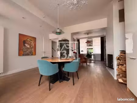 maison 9 pièces 213 m²