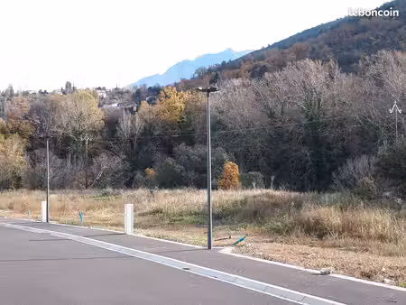 terrain viabilisé 594m2