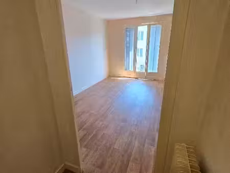 t2 42m² chamalières – 2 stationnements (box + parking privatif)
