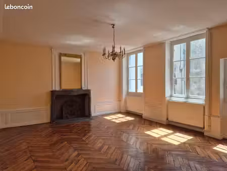 riom centre duplex t6 de caractère - 4 chambres - 2 sdb