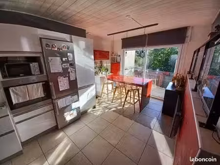 agréable maison de bourg avec garage  meublée située ceyrat centre