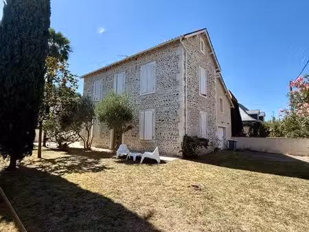 maison de caractère en pierre – 173 m² – 4 chambres – jardin & piscine – centre jurançon