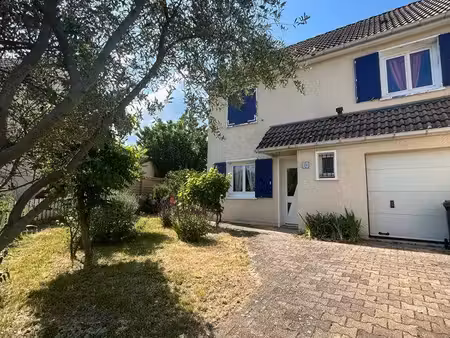 maison entièrement rénovée à louer avec jardin