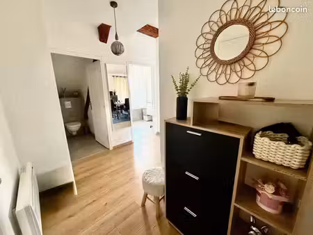 2 pièces plein de charme avec balcon et vue canal