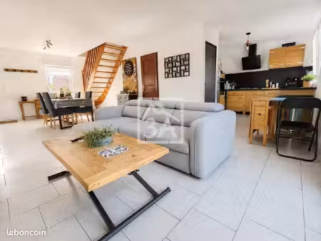 maison 8 pièces 144 m²