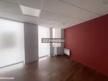 local 150 m²