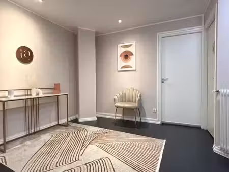 local 67 m²