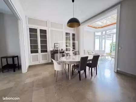 maison 8 pièces 198 m²