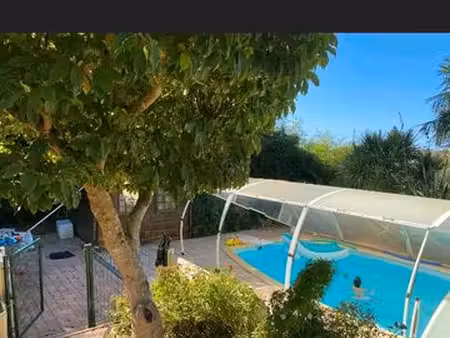 havre de paix avec piscine & jardin : charmant rez-de-jardin de 50 m²