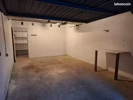 grand garage a louer