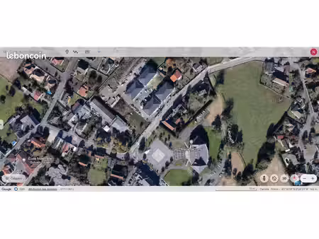 je loue une palce de parking aérien à lons