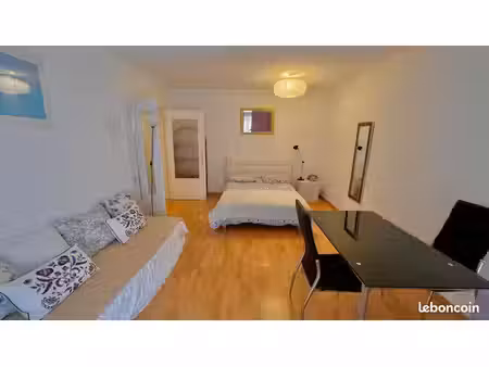 studio meublé 33m² + terrasse 15m² — résidence piscine/tennis/salle de sport - 990/mois cc
