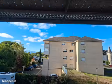 locatiin f2 meuble avec 2 terrasses sans vis a vis