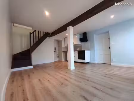 t2 duplex 43 m² rénové à neuf – jardin 600 m² – oloron sainte-marie