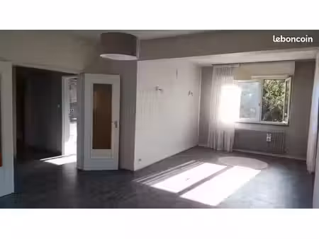 belle maison lumineuse individuelle 4 pièces possible de faire 3 chambres en plus ainsi qu