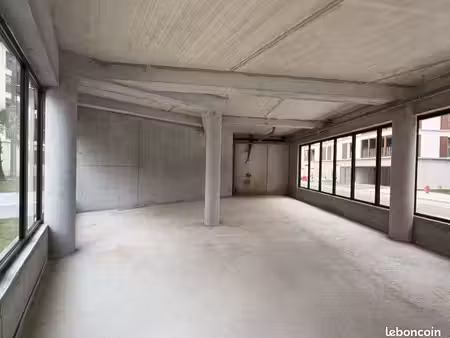 location local commercial