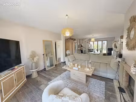 pavillon 10 pièces 184 m²