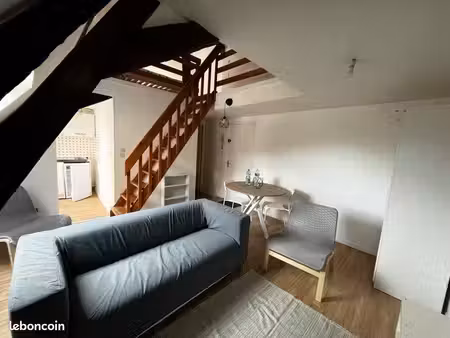 studio meublé avec grande mezzanine