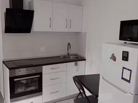 très grand studio situé à trith à 10 minutes à pieds de la mairie et 3 minutes de la gare