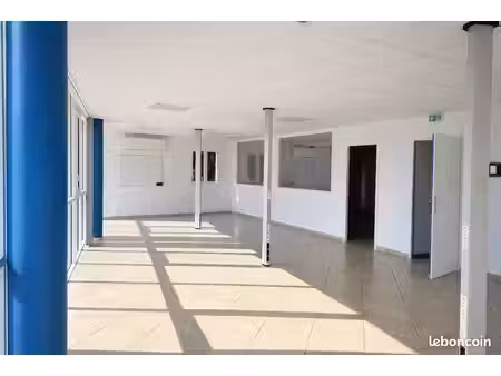 bureau 84 m²
