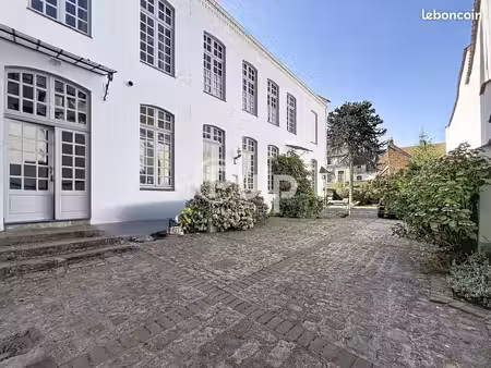 maison 9 pièces 319 m²