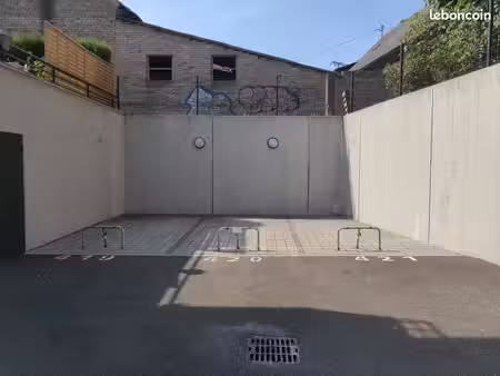 3 parkings extérieurs