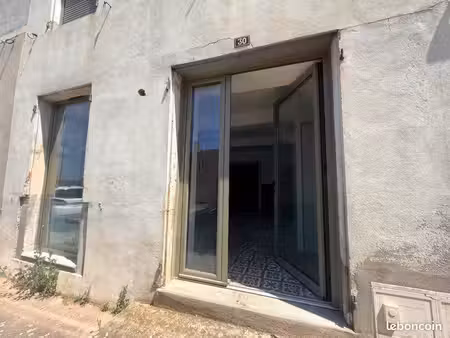 local commercial avec hangar