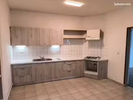 appartement 57 m² non meublé avec cour extérieure