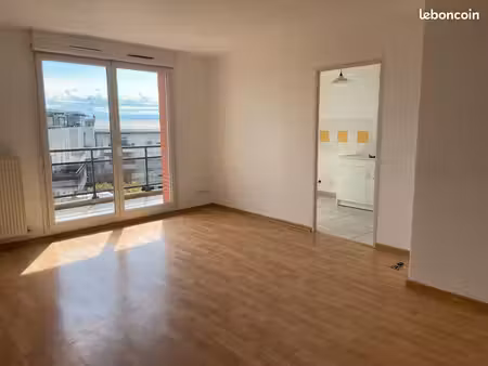 appartement lumineux avec balcon