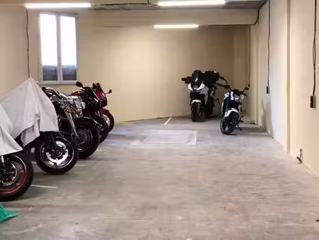 place de parking moto