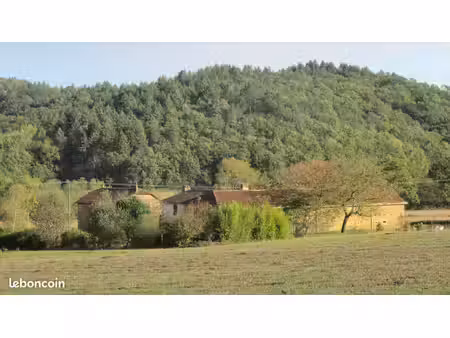 grande ferme restaurée  au calme  avec dépendances et terrains