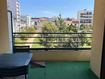 t2 rénové + terrasse couverte