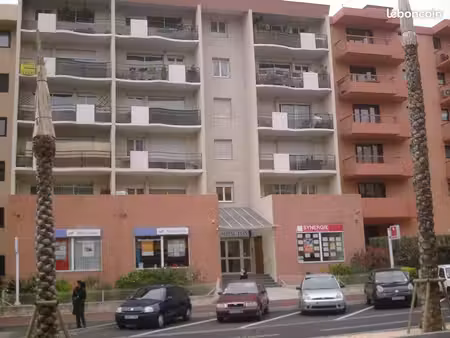 grand f4 avec parking et terrasse