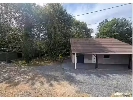 maison de 70 m² habitables sur un terrain clos et arboré de 2727 m²