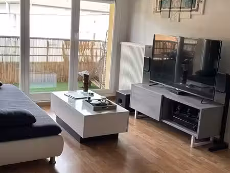 location: charmant appartement entièrement meublé