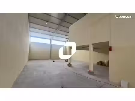 local d'activité 242 m²