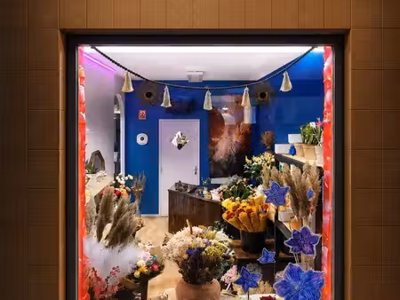 petite vitrine dans local commercial