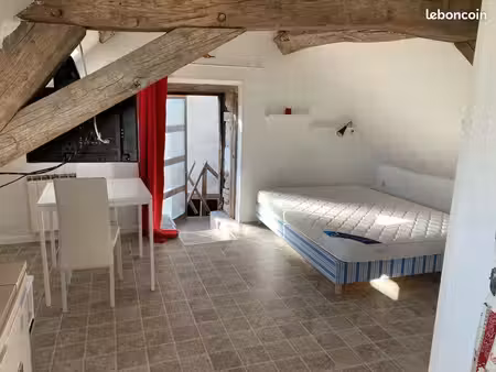studio très lumineux avec terrasse