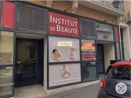 à louer local commercial de 180 m2 très bien situé en centre ville