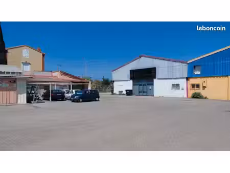 location d’un local commercial de 465 m2 avec atelier  boutique  bureaux  salles d’exposit