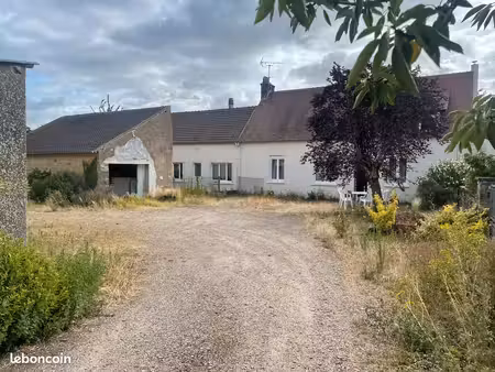 vends propriété avec 2 maisons  terres et dépendances