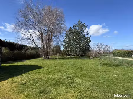 terrain 550 m² fareins