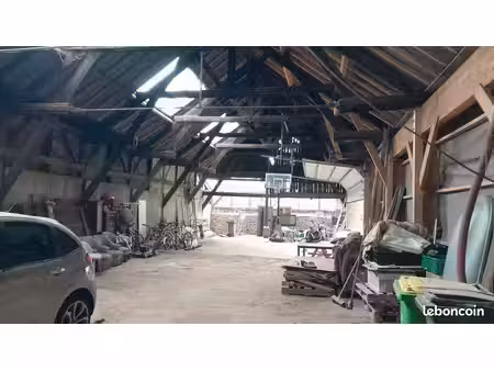 hangar  potentiel de 420 m² de surface de plancher