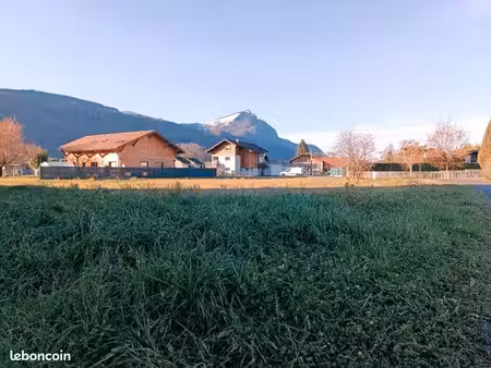 terrain plat de 660 m² – marignier (74)