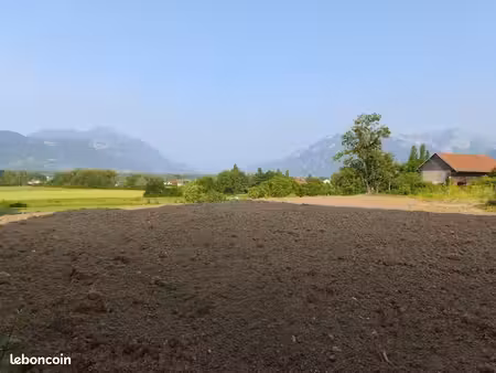 terrain 681 m² amancy