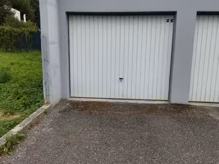 garage avec place de parking