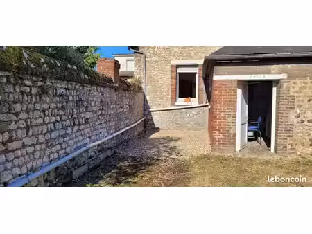 maison individuelle ancienne libérée au mois de juin (propriétaire agée intégrant une rési