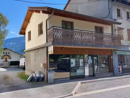 local commerciale avec appartement